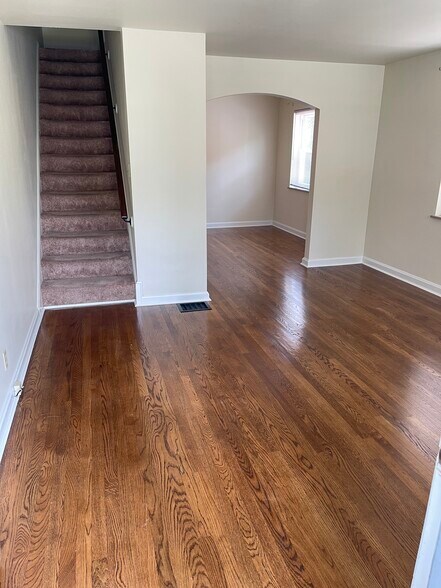 Primary Photo - 29 Pleasant Ridge Ave