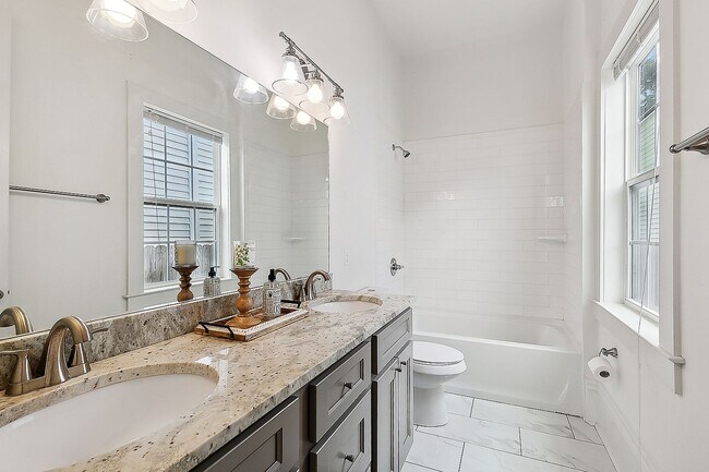 Building Photo - 2123 S Liberty St