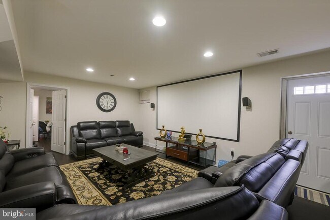 Building Photo - 601 Crossover Ct