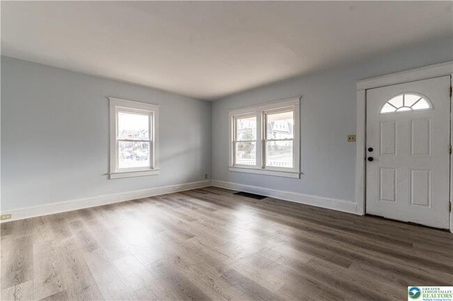 Building Photo - 2001 Ferry St