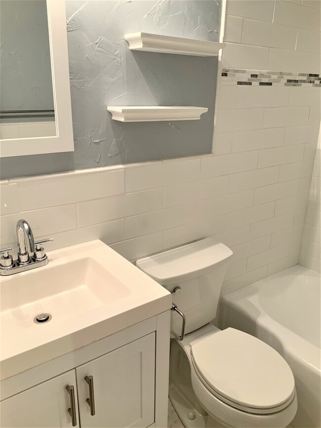 Building Photo - 525 Jackson St