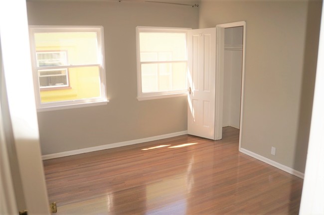 Multiple Closets & Tons of Sunlight - 839 N Alfred St