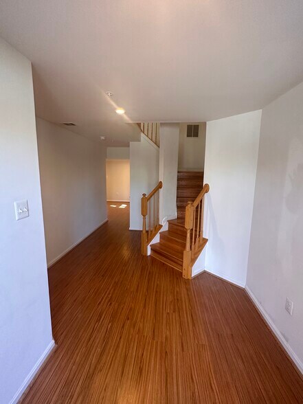 Building Photo - 5830 Shady Oak Ln