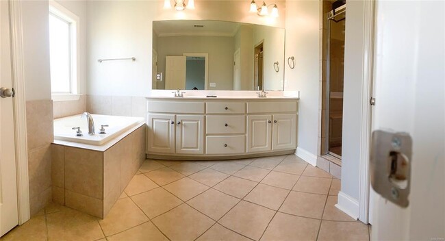 Building Photo - 9537 Greythorne Way