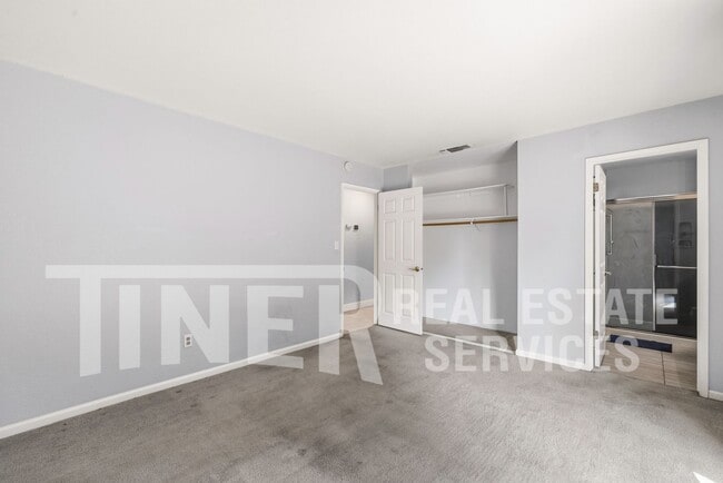 Building Photo - 511 Lyndhurst Ave