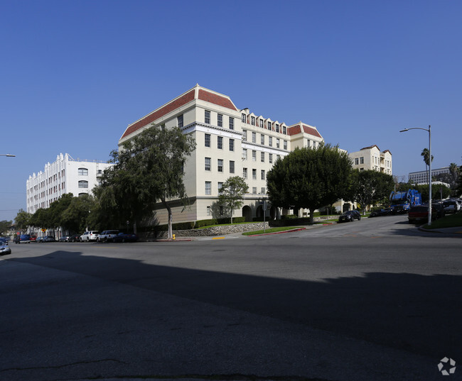 Building Photo - Chateau Chaumont Apartments