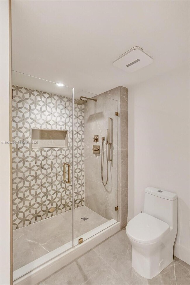 Building Photo - 1000 W Island Blvd