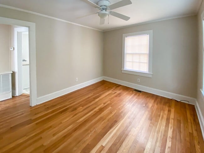 Building Photo - Rare Opportunity! Charming two bedroom house, walking distance to Franklin Street and UNC.