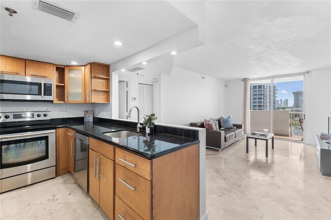 Building Photo - 1621 Bay Rd