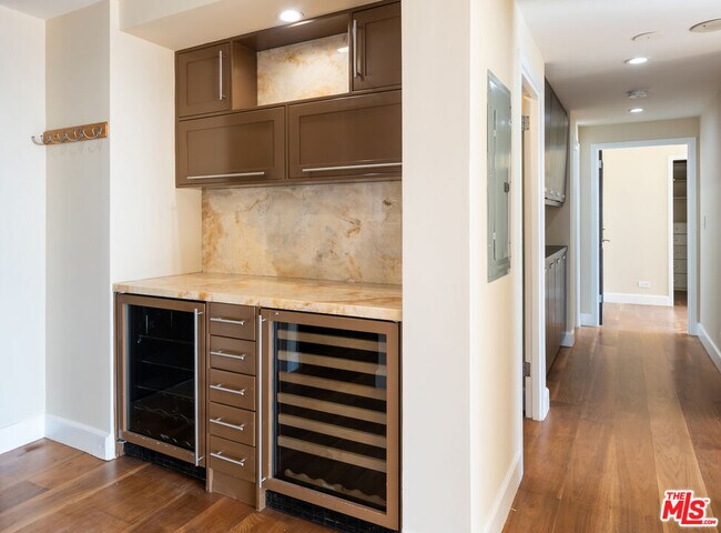 Building Photo - 2220 Ave of the Stars