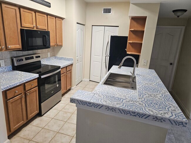 Building Photo - 9833 Baywinds Blvd