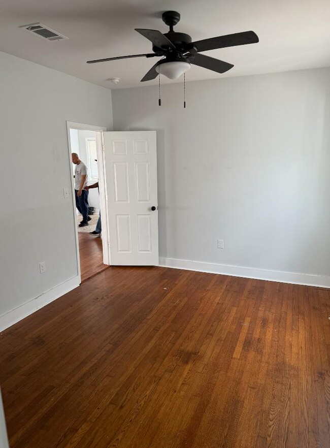 Building Photo - 915 S 12th St