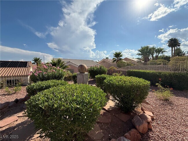 Building Photo - 10513 Longwood Dr