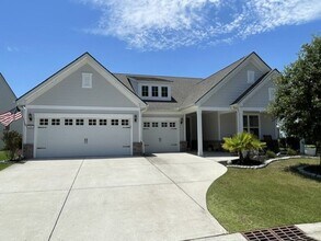 Building Photo - Luxury Golf Course Home in Sun City - 3BR - 3.5BA - Private Den