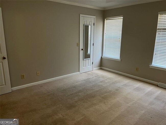 Building Photo - 326 Leafmore Rd SW