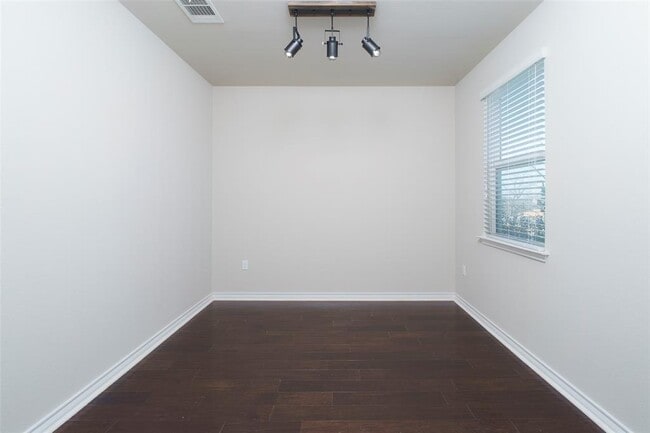 Building Photo - 5304 Golden Canary Ln