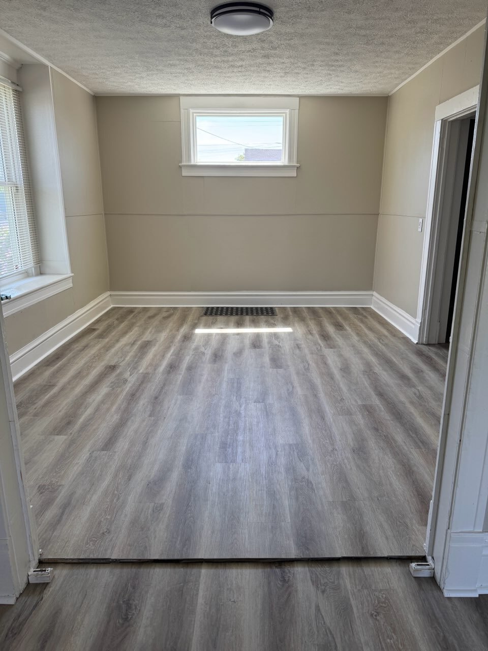 Building Photo - 950 E Indiana Ave