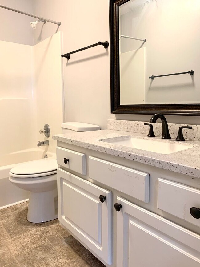 Building Photo - 1013 Mile High Dr