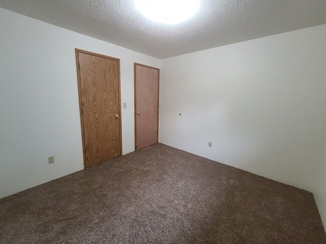 Building Photo - 3Bd/2Ba Single Story House - Available Soon!