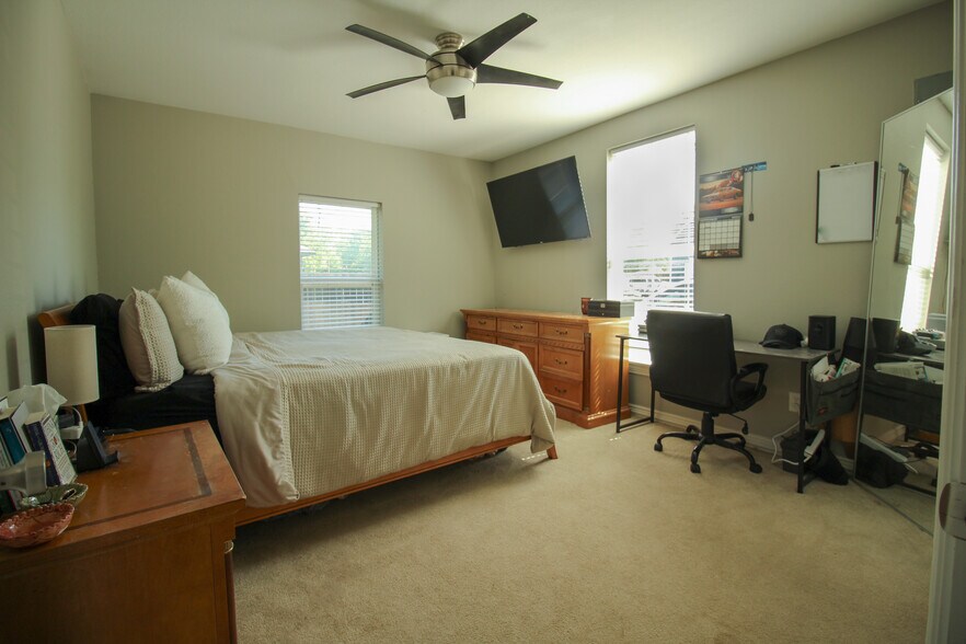 Bedroom 1 - 633 N Morris St