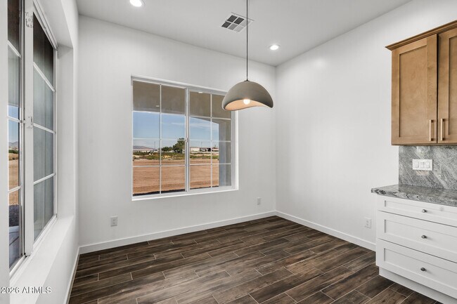 Building Photo - 22926 W La Mirada Dr