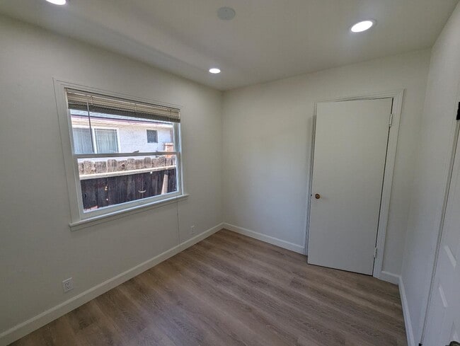 Building Photo - 485 S Fair Oaks Ave