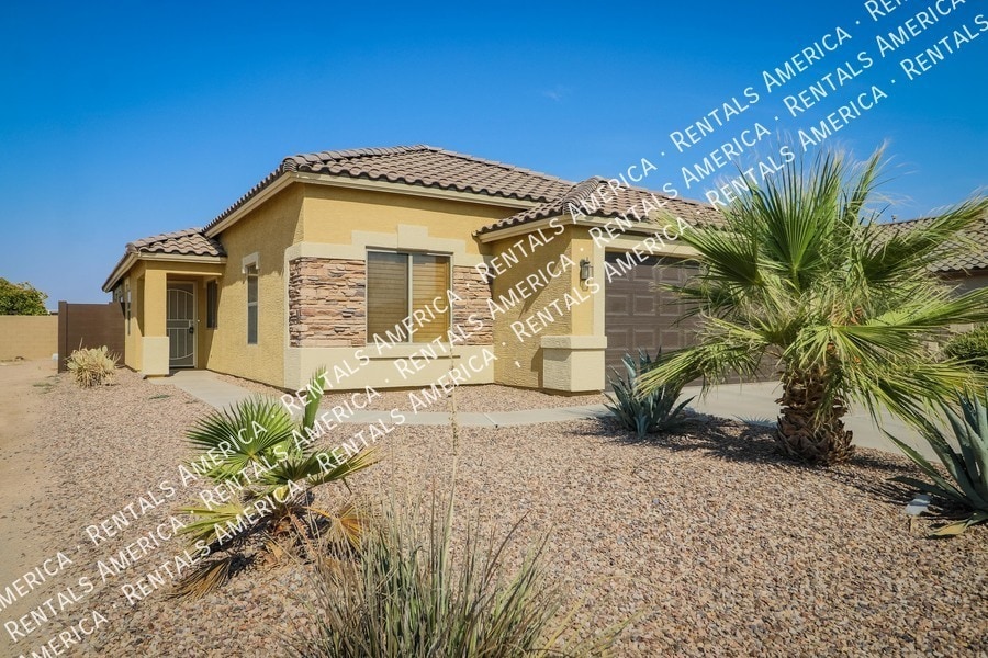Building Photo - 2033 N Thunderbird Ave