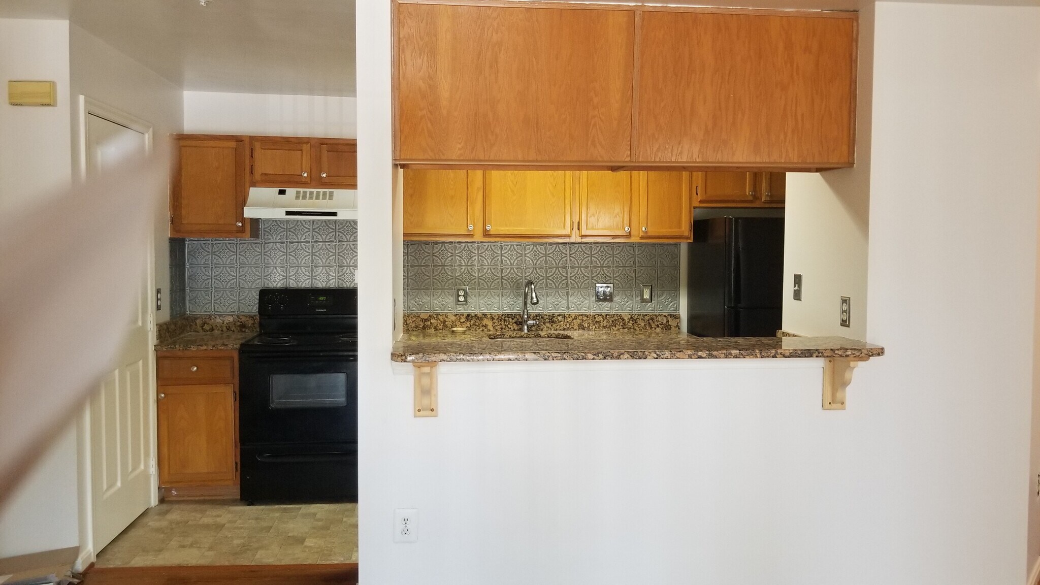 Breakfast Bar - 2040 Alice Ave