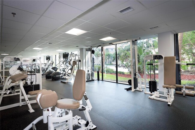 Building Photo - 540 Brickell Key Dr
