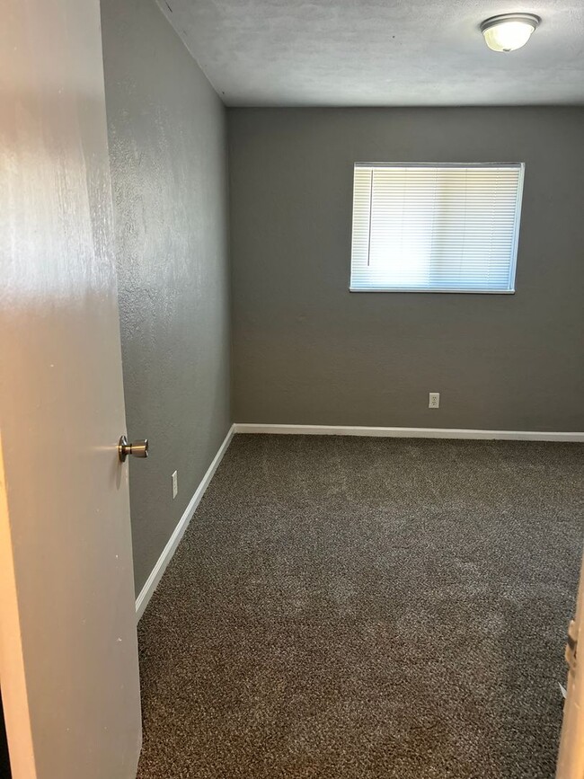 Building Photo - Forest Court Apartment Homes