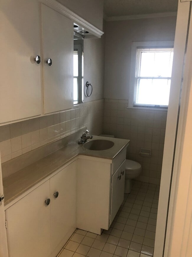 Building Photo - CLOSE TO ACU!  3 BED, 1 BATH!