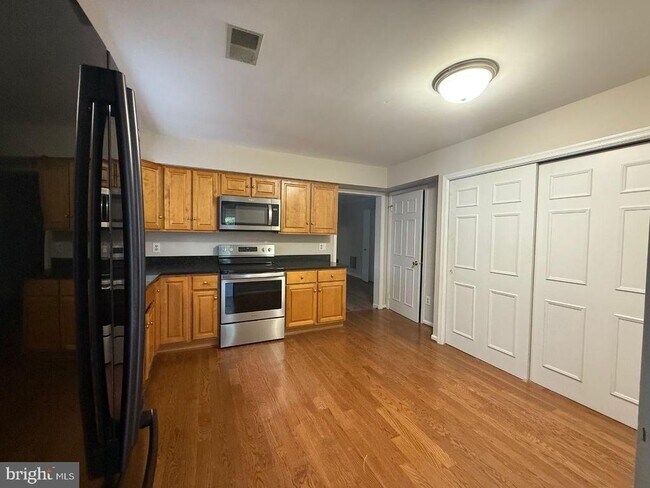 Building Photo - 3310 Applegrove Ct