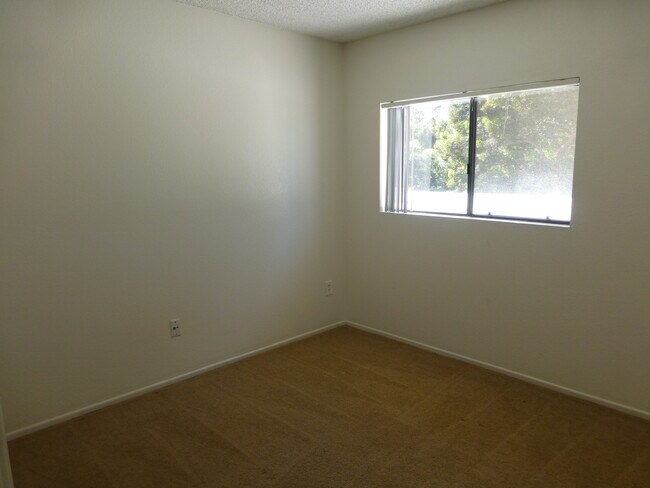Building Photo - Coming soon....Spacious 4BR Townhome in Desirable Tiburon Community – Carlsbad