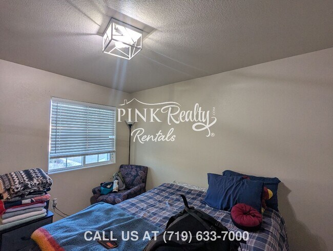 Building Photo - 870 Red Thistle View