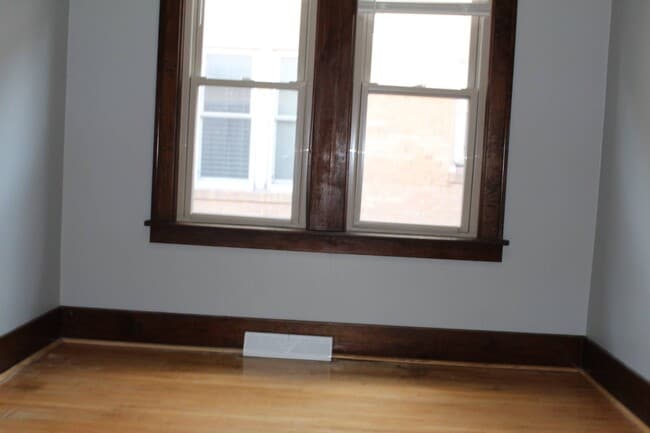 Building Photo - 439 7th St