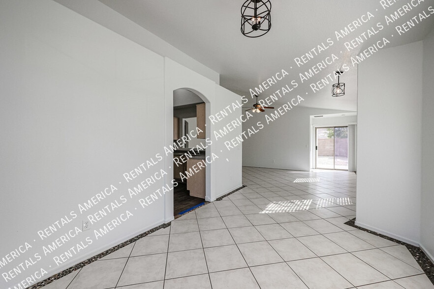 Building Photo - 12731 W Sharon Dr