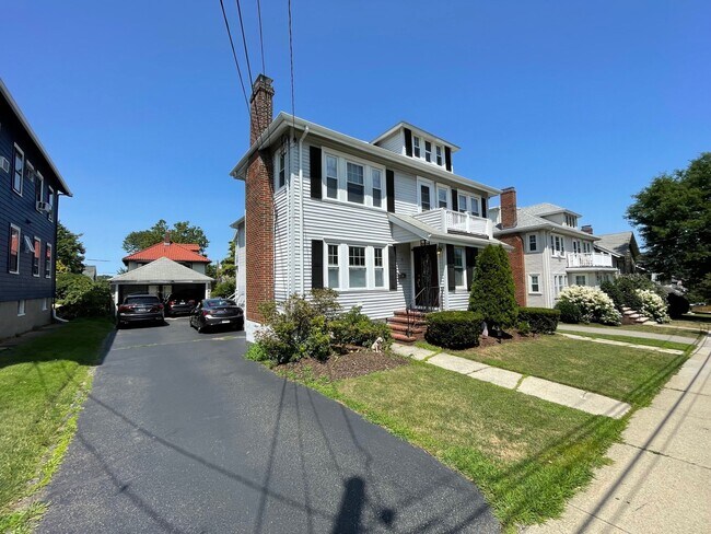 Building Photo - 81 Poplar St