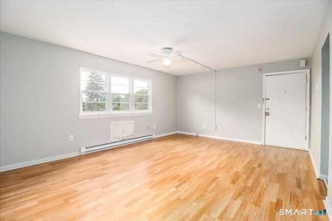 Building Photo - 96 Belair Dr