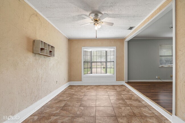 Building Photo - Check Out this 3 bed 2 bath in Bossier!!