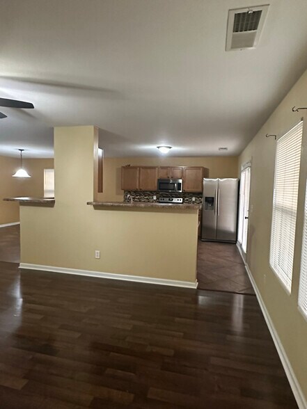 Building Photo - 136 Dormont Dr NE