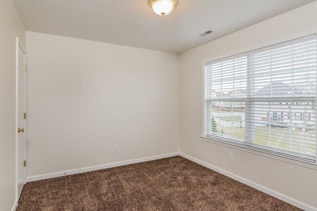 Building Photo - 2805 Aston Woods Ct