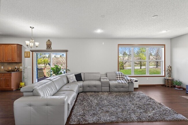 Building Photo - 15275 Plumstone Dr