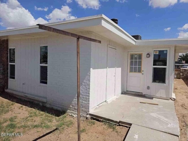 Building Photo - 6037 Morning Glory Cir