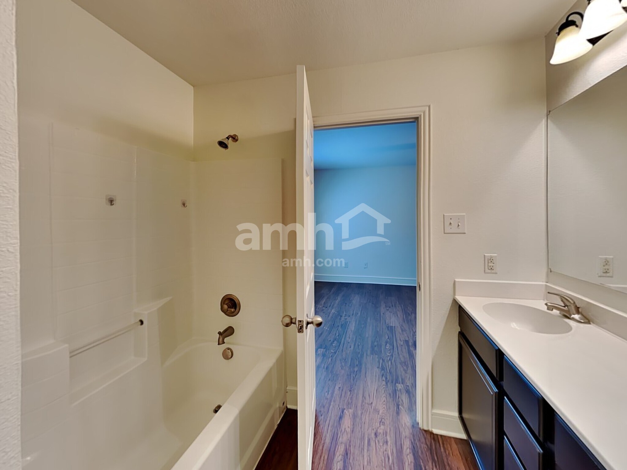 Building Photo - 1938 Cross Oaks Dr