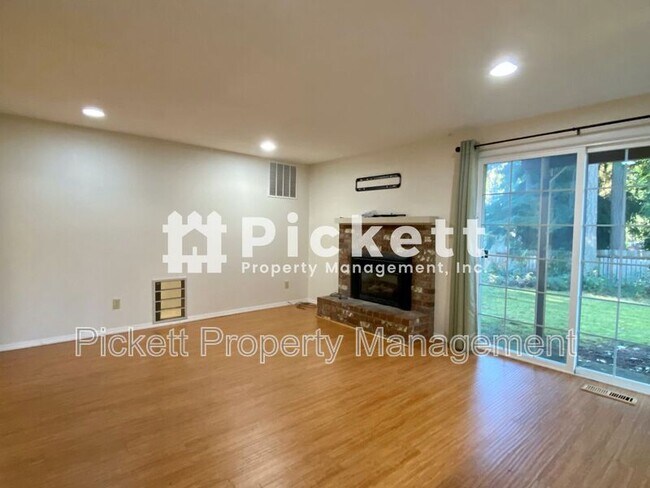 Building Photo - 7293 Pheasant Cir NE