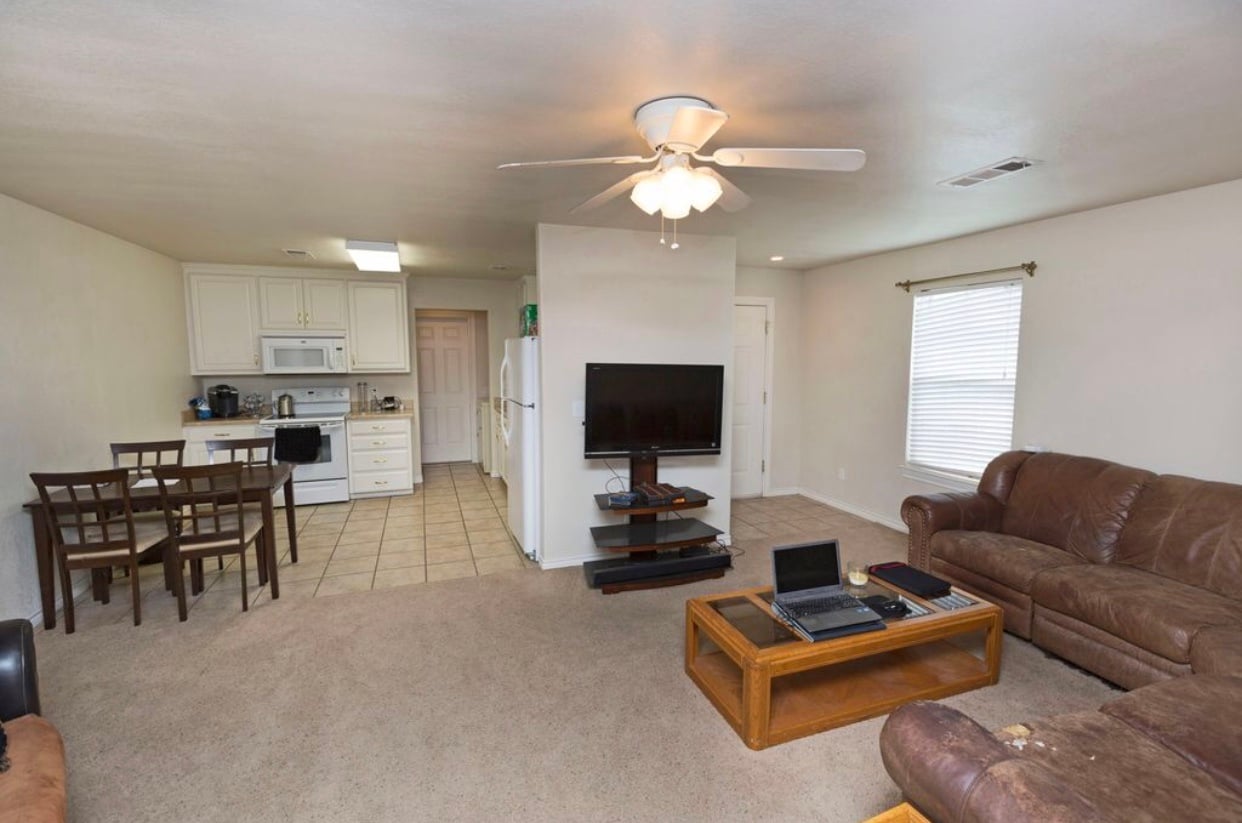 Open Floor Plan - 505 9th Ave B