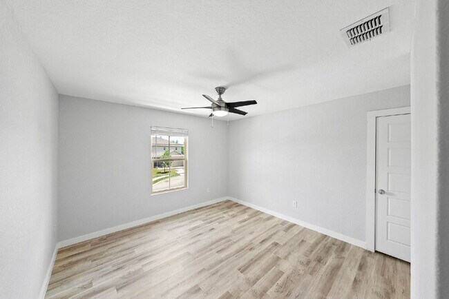 Building Photo - 4 Bedroom Corner Lot Rental with Spacious ...