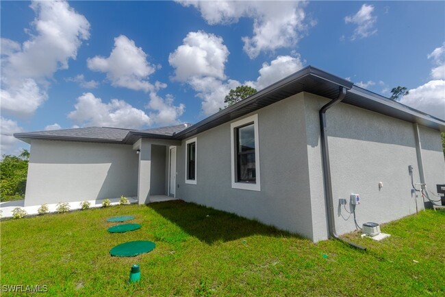 Building Photo - 6106 Pecan Ct