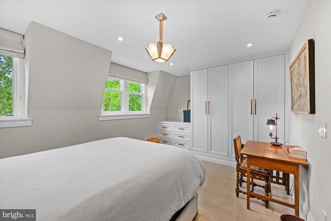 Building Photo - 1524 Swann St NW