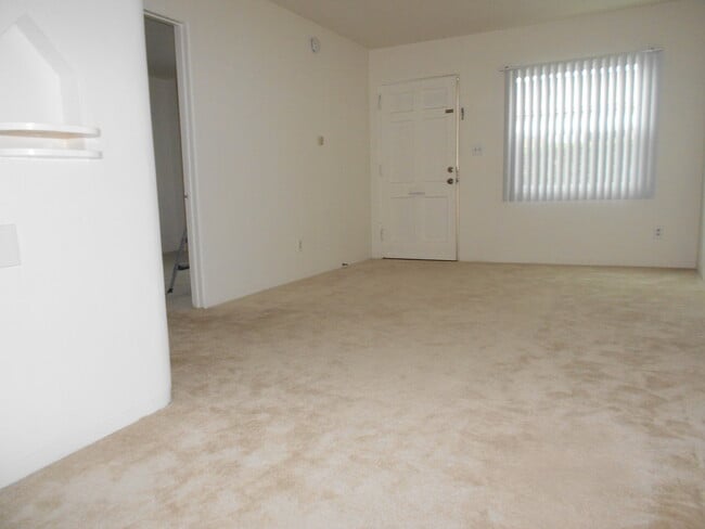Building Photo - 2051 Reed Ave